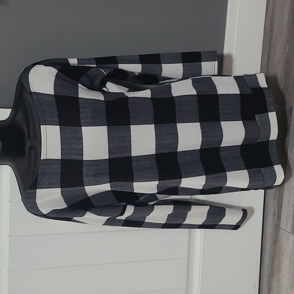Boutique top size small